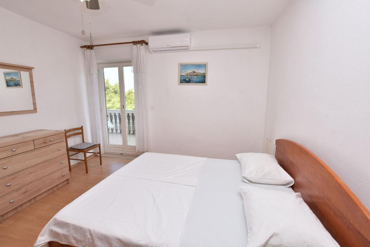 Apartments And Rooms Jakov Primosten Bagian luar foto