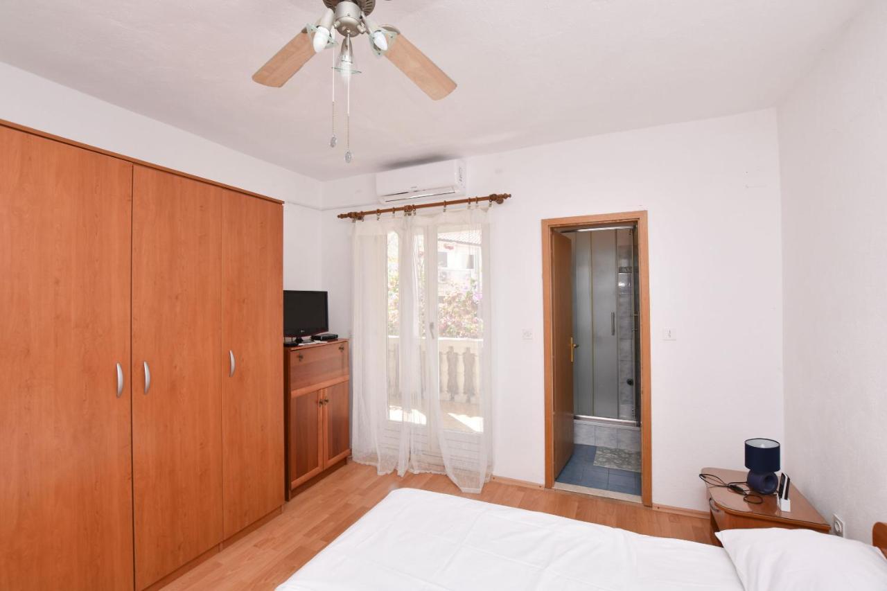 Apartments And Rooms Jakov Primosten Bagian luar foto