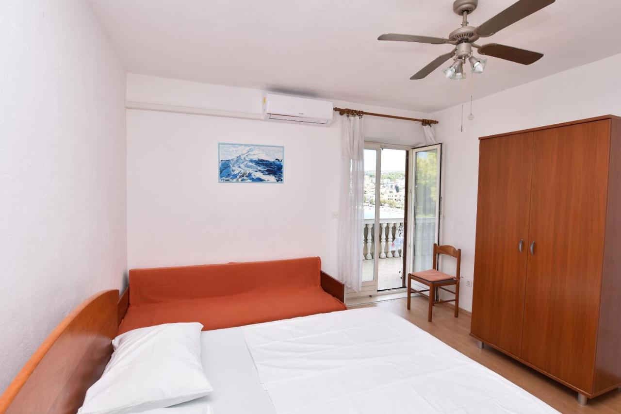 Apartments And Rooms Jakov Primosten Bagian luar foto