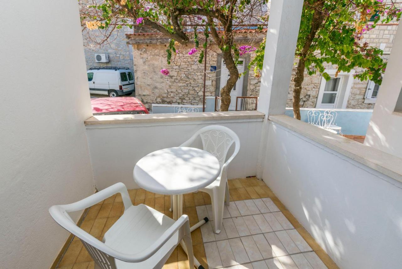 Apartments And Rooms Jakov Primosten Bagian luar foto