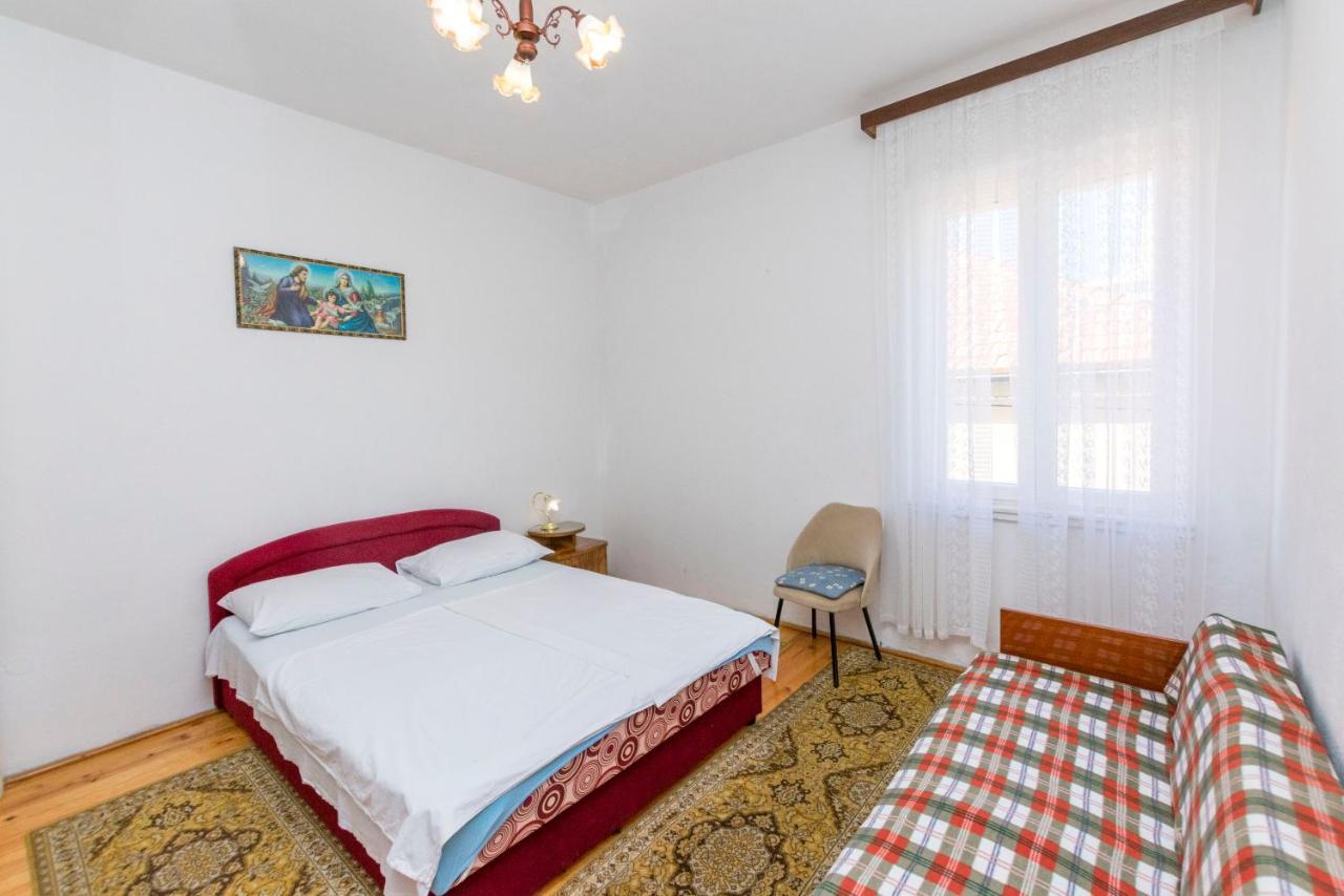 Apartments And Rooms Jakov Primosten Bagian luar foto